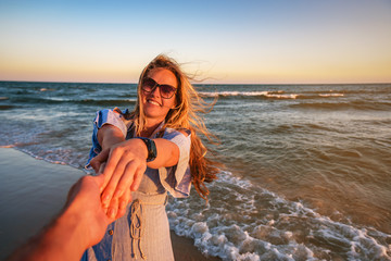 couple makes follow me on the beach