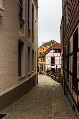 Fototapeta na wymiar Altstadt, Schmale Straße, Fachwerk, Haus, Straße, tiny street, house