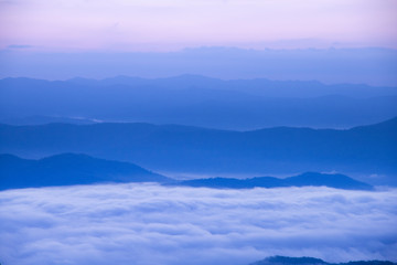 Fototapeta na wymiar beautiful scene, mountain vew has a beautiful morning mist.
