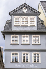 Fototapeta na wymiar Neue Altstadt von Frankfurt am Main mit dem wiedererrichteten, historischen Haus zur Flechte
