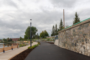 Naklejka premium side walk in the park