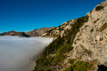 Fototapeta na wymiar Nebelmeer in den eisenerzer Alpen in Österreich