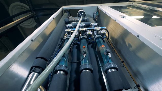 Tubes and pressure indicators of a distillery machine