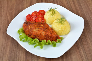 pieczony filet drobiowy z ziemniakami i pomidorem