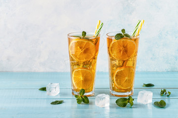 Iced tea with lemon slices and mint.