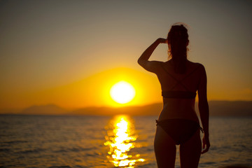 Fototapeta premium Woman enjoying beautiful suset