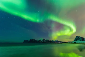 Selbstklebende Fototapeten Polarlicht in der Nähe von Myrland © Winfried Rusch
