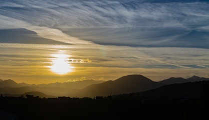 Isernia, tramonto sulle Mainarde