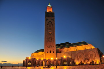 Fototapeta na wymiar Nightfall at Hassan II. mosque, Casablanca, Morocco