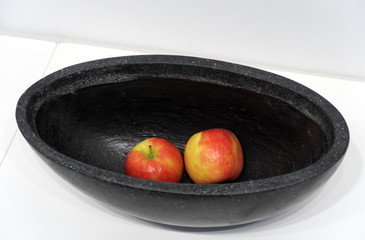 Pommes dans un plat ovale