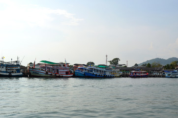 Fototapeta na wymiar bateau de pêche Thaïlandais