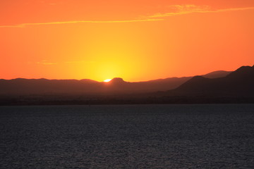 Atardece en la Manga la mar Menor, Murcia, España