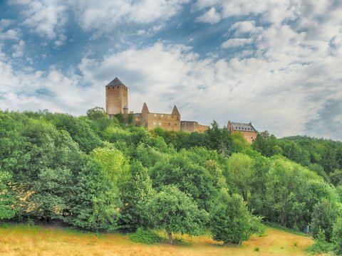 Burg Lichtenberg bei Kusel in Rheinland-Pfalz &ndash; m&auml;rchenhafte Ansichten &ndash; farbintensiv - HDR
