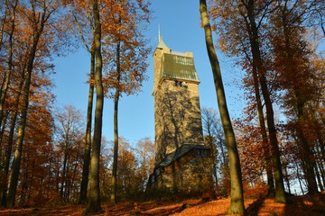 Der Kaiserturm bei Neunkirchen im herbstlichen Odenwald, Kreis Bergstrasse, Hessen, Deutschland