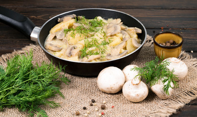 potatoes with mushrooms in a wooden frame