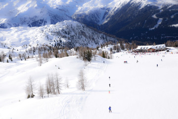Fototapeta na wymiar ski slope with skiers in the Alps