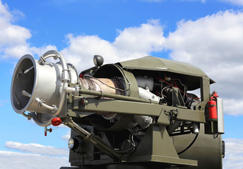 Turbojet engine on a turntable