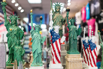 Touris Shopping, NYC