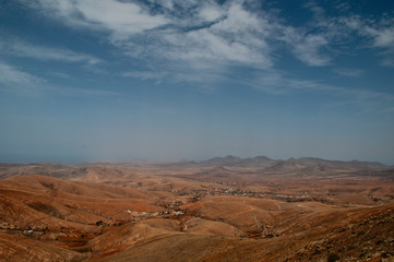 Fototapeta na wymiar View over Fuerteventura, vulcanos behind