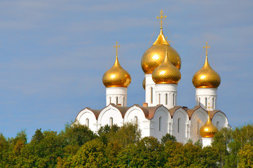 Fototapeta na wymiar Assumption Cathedral with golden domes, Yaroslavl, Russia