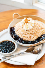 milk tea ice shave with black bubble and black grass jelly