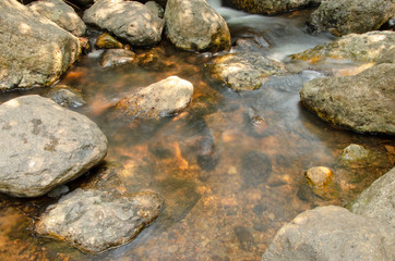 Fototapeta na wymiar The rocks flowing at the waterfall.