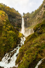 Naklejka premium Kegon Falls jesienią w Parku Narodowym Nikko w Japonii.