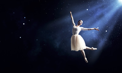Ballet dancer in jump - obrazy, fototapety, plakaty
