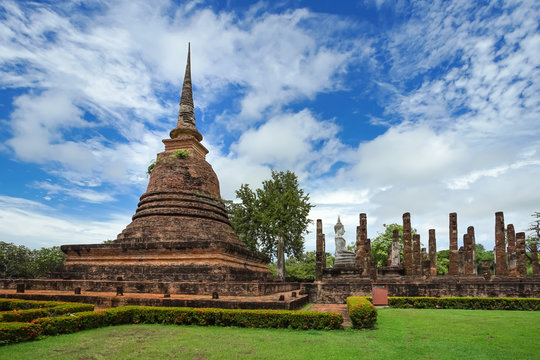 UNESCO World Heritage site Wat Sa Si in Sukhothai.