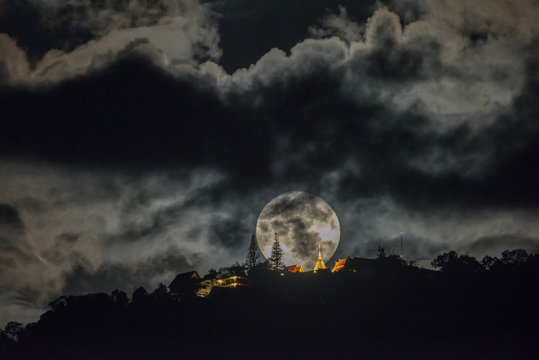Moonset behind Wat Phrathat Doi Suthep