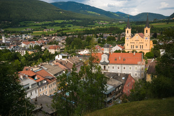 Veduta panoramica di Brunico in Alto-Adige