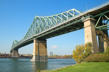Fototapeta na wymiar Jacques Cartier bridge in Montreal in Canada