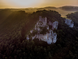 Fototapeta na wymiar Festungsanlage bei Sonnenaufgang - Luftaufnahme