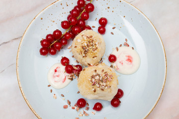 knödel mit beeren