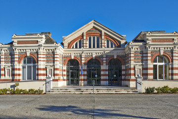 Fa&ccedil;ade des thermes d'Argel&egrave;s-Gazost en Occitanie