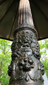 La gravure du kiosque dans la for&ecirc;t