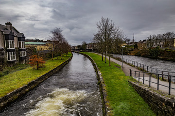 Fototapeta premium walkway over the river canal in Galway