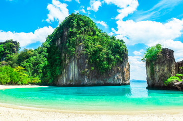 Fototapeta premium Koh Hong island with vivid beautiful sky. Exotic tropical paradise lagoon, Krabi, Thailand