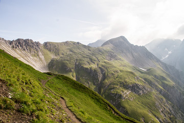 Dramatische Berglandschaft im Morgenlicht