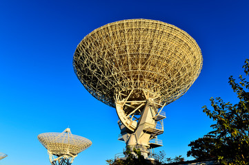 The observatory in the evening,The silhouette of a radio telesco