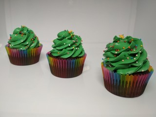 Obraz na płótnie Canvas delicious colored cupcakes