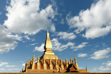 Fototapeta premium Pha That Luang temple in Vientiane , Laos