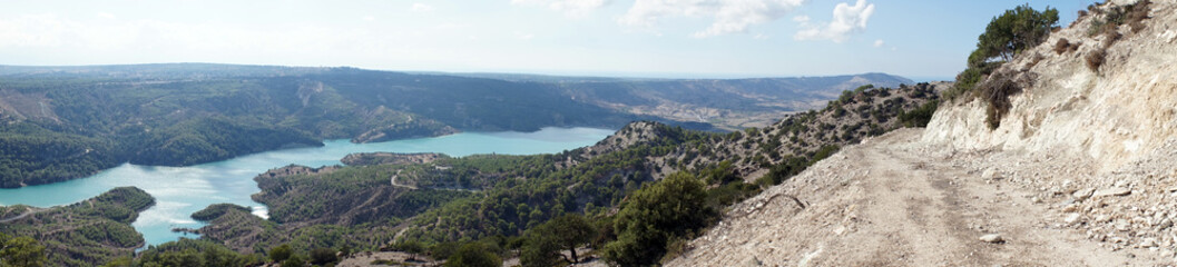 Obraz premium Road and lake