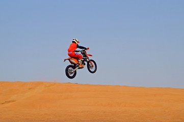 Fototapeta na wymiar motorcycle in the desert