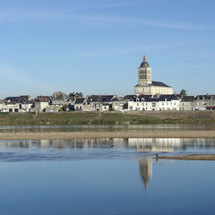 Fototapeta na wymiar Saint Mathurin sur Loire seen from the eurovelo 6, Loire valley, France