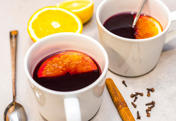 Hot mulled red wine on the concrete table