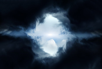 Obraz premium Hole in the Dramatic Clouds