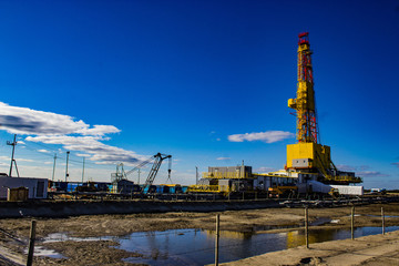 Rig in the summer from the side of the barn