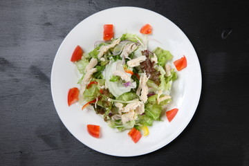 蒸し鶏のフレッシュ野菜サラダ