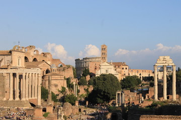 Perspectiva do F&oacute;rum Romano e Coliseu de Roma